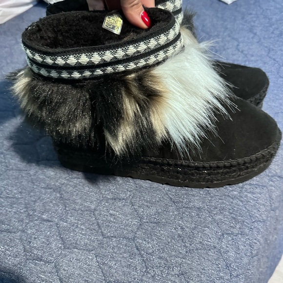 Women’s furry winter boots - Picture 2 of 10
